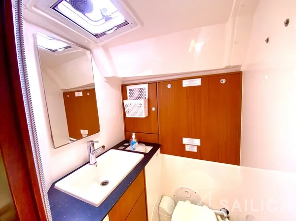 Bavaria 40 Cruiser - Yacht Charter Sailica