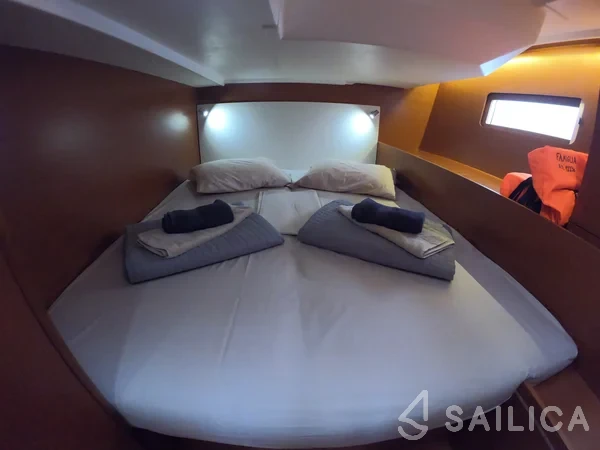 Oceanis 51.1 - Yacht Charter Sailica