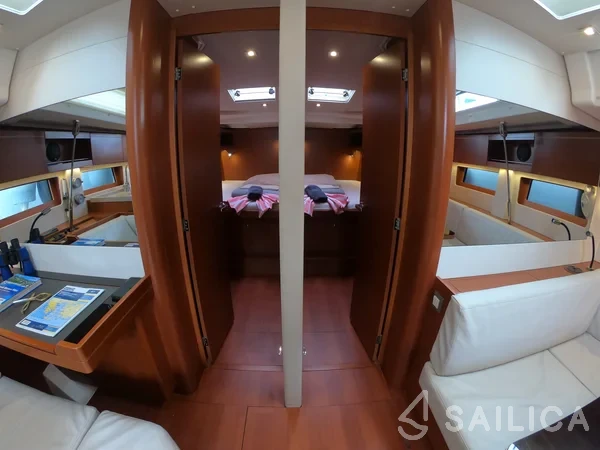 Oceanis 51.1 - Yacht Charter Sailica