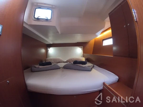 Oceanis 51.1 - Yacht Charter Sailica