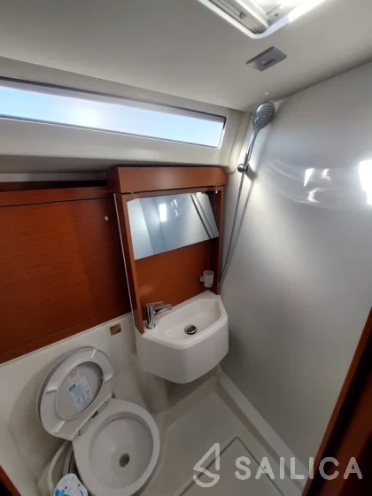 Oceanis 51.1 - Yacht Charter Sailica