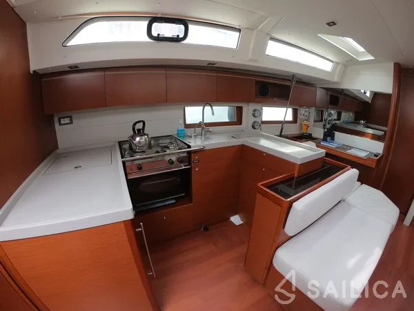 Oceanis 51.1 - Yacht Charter Sailica