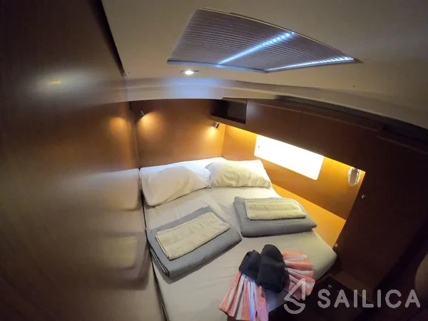 Oceanis 51.1 - Yacht Charter Sailica