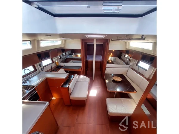 Oceanis 51.1 - Yacht Charter Sailica