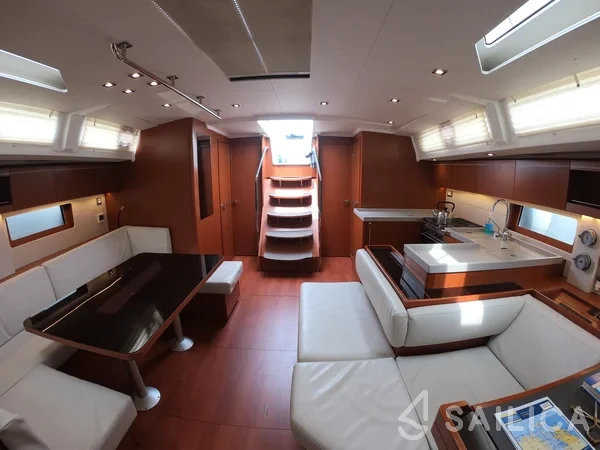 Oceanis 51.1 - Yacht Charter Sailica