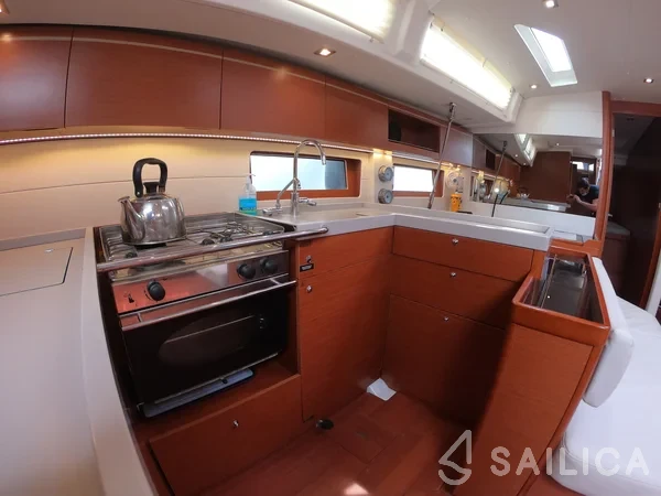 Oceanis 51.1 - Yacht Charter Sailica