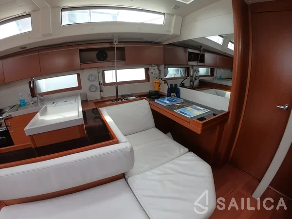 Oceanis 51.1 - Yacht Charter Sailica