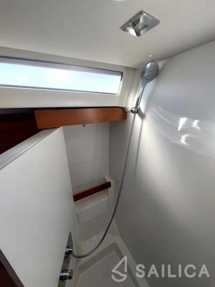 Oceanis 51.1 - Yacht Charter Sailica