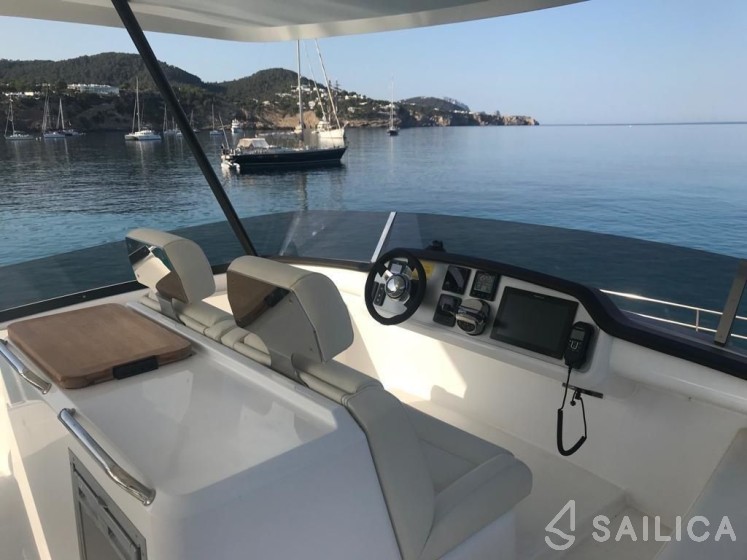 Bali 4.3 MY - Yacht Charter Sailica