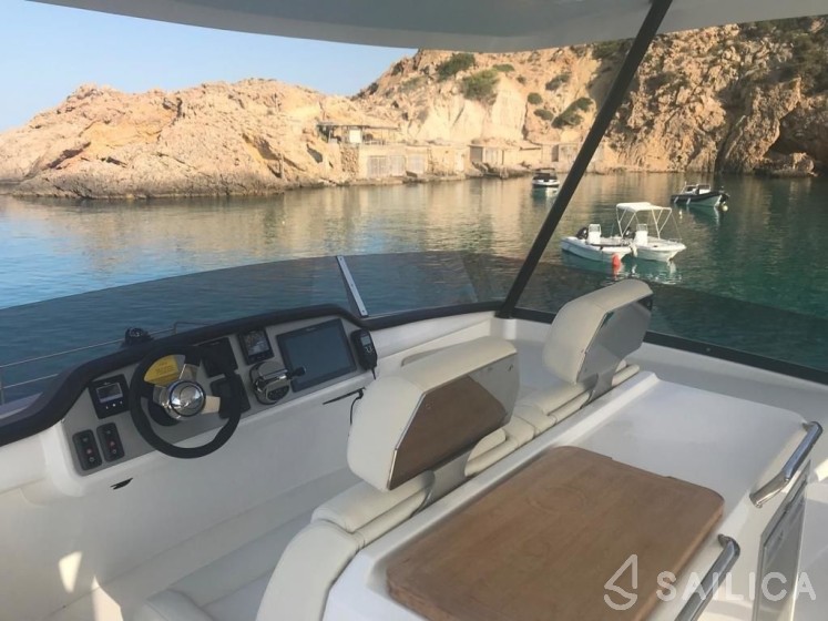 Bali 4.3 MY - Yacht Charter Sailica