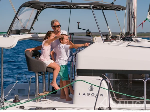 Lagoon 40 - Yacht Charter Sailica