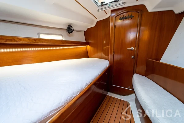 Oceanis 393 Clipper - Yacht Charter Sailica