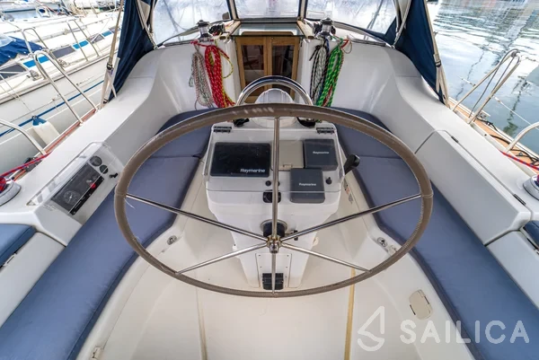 Oceanis 393 Clipper - Yacht Charter Sailica