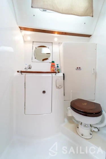 Oceanis 393 Clipper - Yacht Charter Sailica