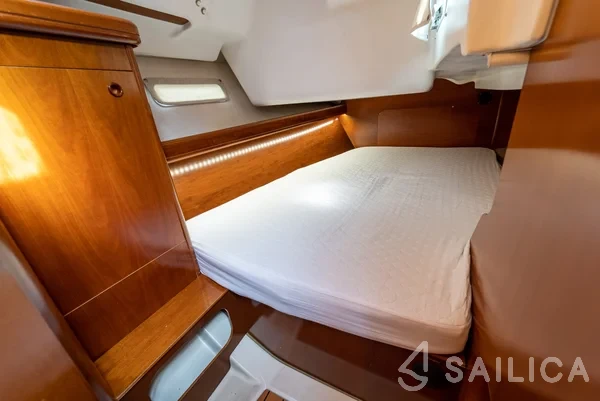 Oceanis 393 Clipper - Yacht Charter Sailica