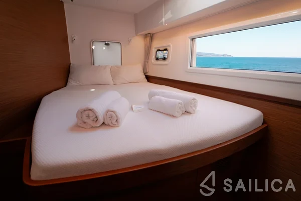 Lagoon 42 - Yacht Charter Sailica