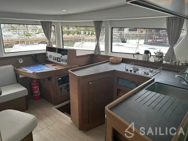 Lagoon 42 - Yacht Charter Sailica