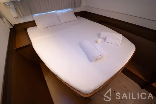 Lagoon 42 - Yacht Charter Sailica