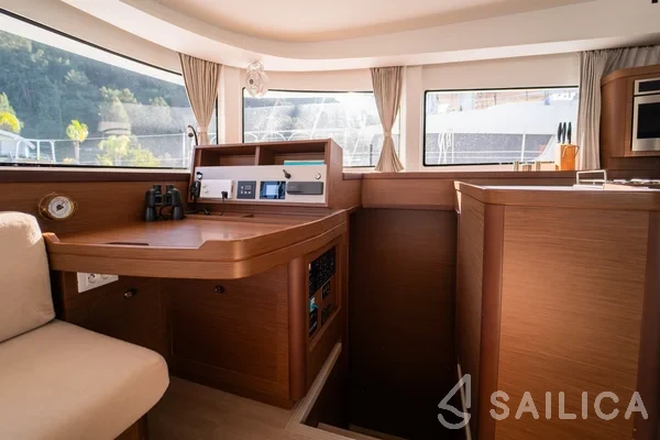 Lagoon 42 - Yacht Charter Sailica