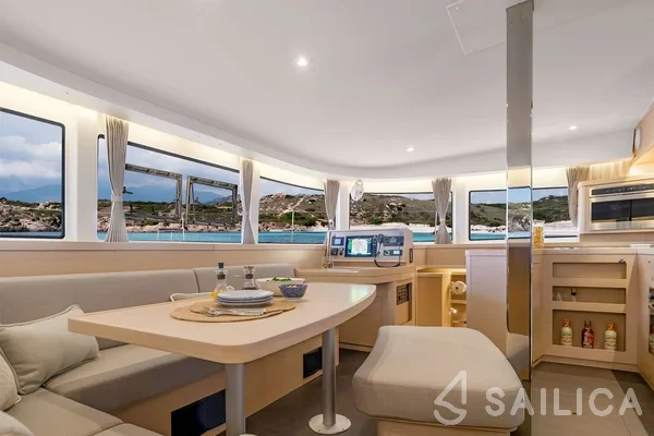 Lagoon 42 - Yacht Charter Sailica