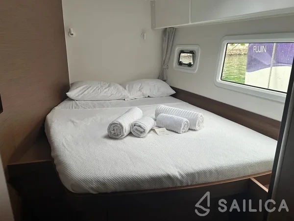 Lagoon 42 - Yacht Charter Sailica