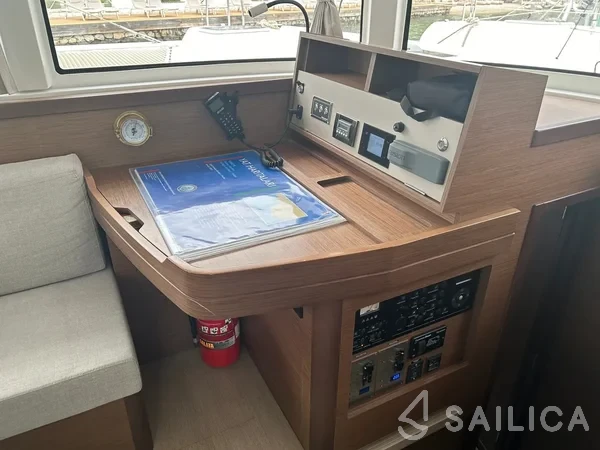 Lagoon 42 - Yacht Charter Sailica