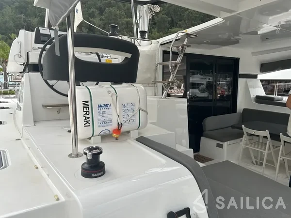 Lagoon 42 - Yacht Charter Sailica