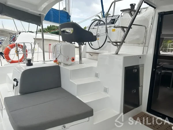 Lagoon 42 - Yacht Charter Sailica