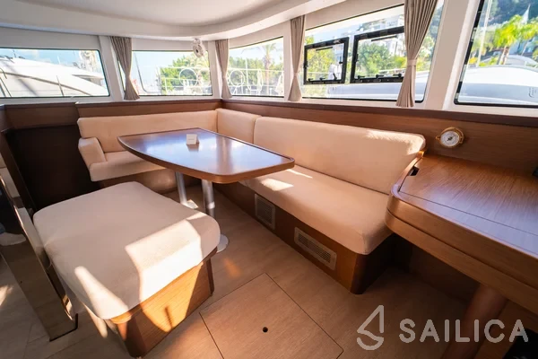 Lagoon 42 - Yacht Charter Sailica