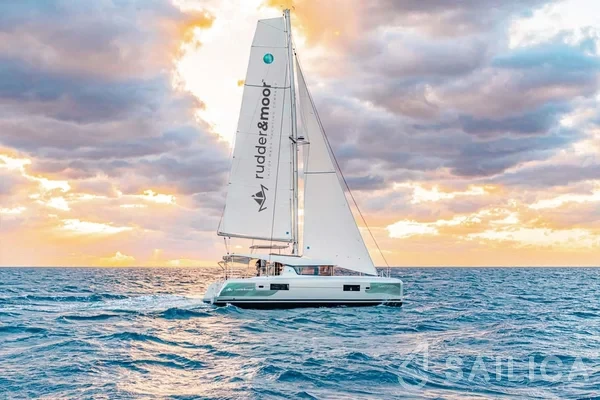 Lagoon 42 - Yacht Charter Sailica