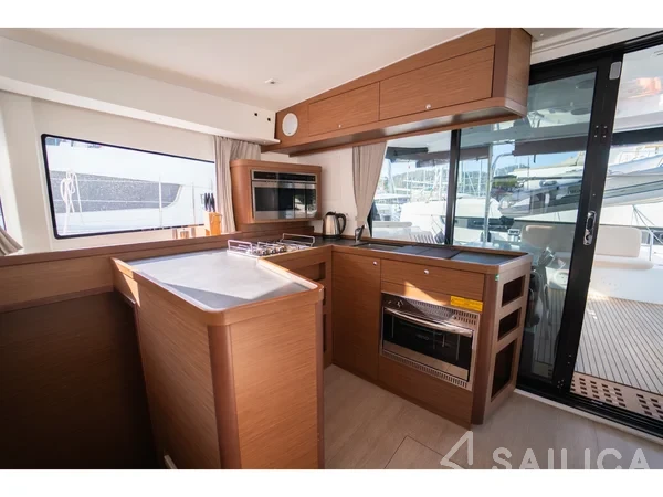 Lagoon 42 - Yacht Charter Sailica