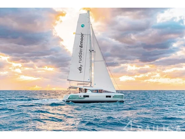 Lagoon 42 - Yacht Charter Sailica