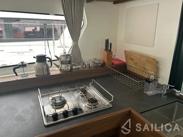 Lagoon 42 - Yacht Charter Sailica