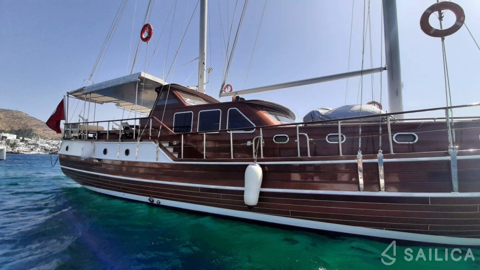 Gulet - Yacht Charter Sailica