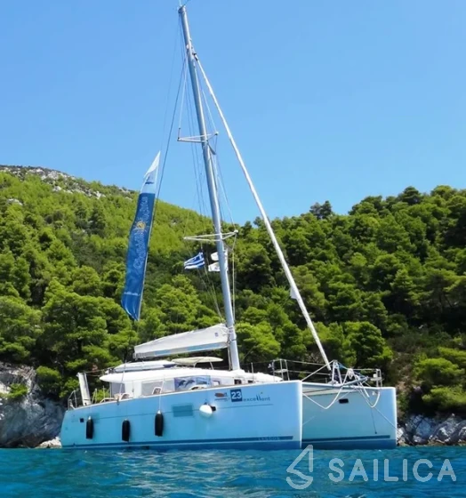 Lagoon 400 - Yacht Charter Sailica