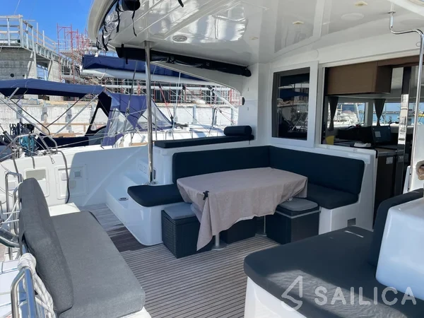 Lagoon 40 - Yacht Charter Sailica