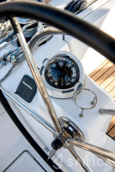 Sun Odyssey 419 - Photo #34 Sun Odyssey 419 - Yacht Charter Sailica