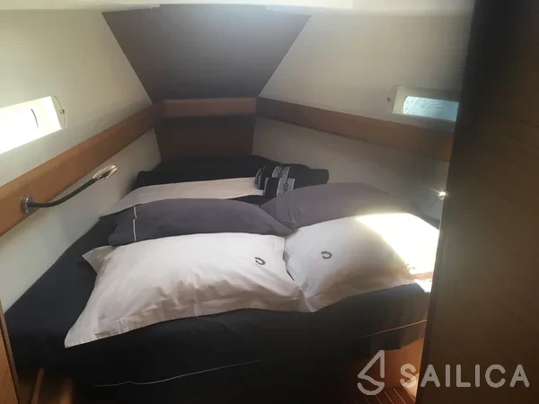 Sun Odyssey 419 - Photo #41 Sun Odyssey 419 - Yacht Charter Sailica
