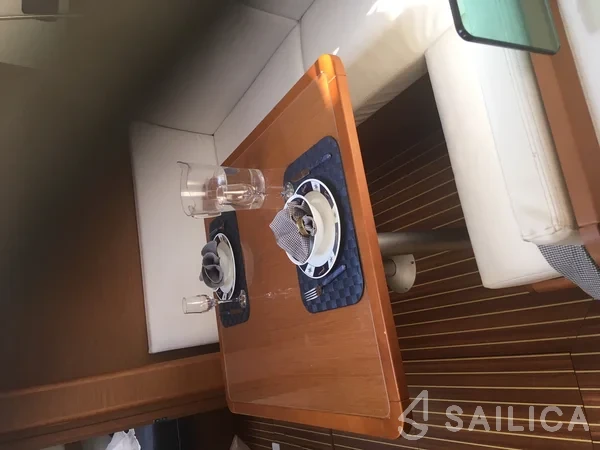 Sun Odyssey 419 - Photo #39 Sun Odyssey 419 - Yacht Charter Sailica