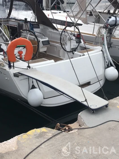 Sun Odyssey 419 - Photo #33 Sun Odyssey 419 - Yacht Charter Sailica