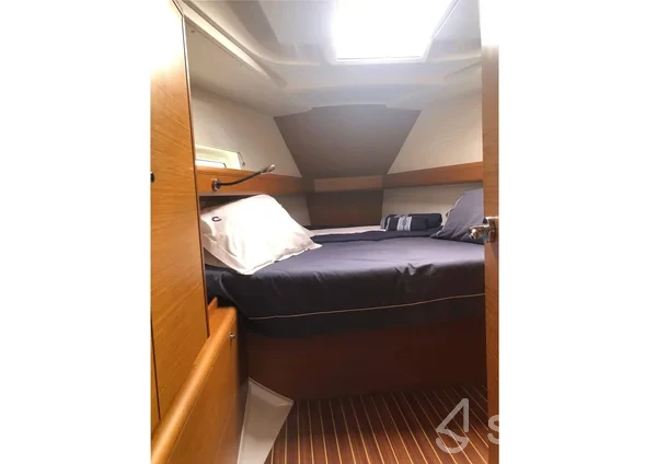 Sun Odyssey 419 - Photo #42 Sun Odyssey 419 - Yacht Charter Sailica
