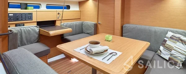 Sun Odyssey 419 - Photo #50 Sun Odyssey 419 - Yacht Charter Sailica