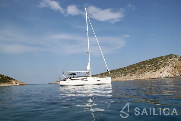 Sun Odyssey 419 - Photo #30 Sun Odyssey 419 - Yacht Charter Sailica