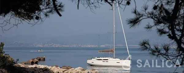 Sun Odyssey 419 - Photo #55 Sun Odyssey 419 - Yacht Charter Sailica