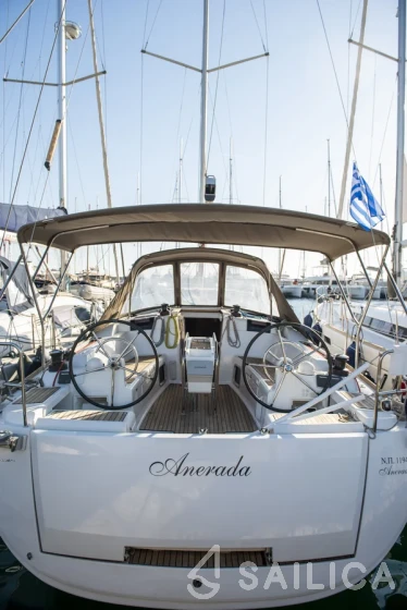 Sun Odyssey 419 - Photo #51 Sun Odyssey 419 - Yacht Charter Sailica