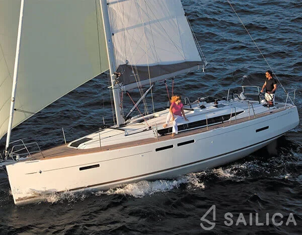 Sun Odyssey 419 - Photo #44 Sun Odyssey 419 - Yacht Charter Sailica
