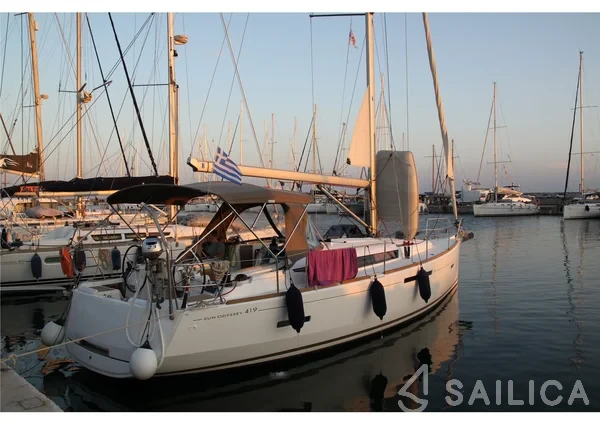 Sun Odyssey 419 - Photo #28 Sun Odyssey 419 - Yacht Charter Sailica