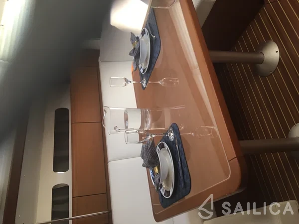 Sun Odyssey 419 - Photo #37 Sun Odyssey 419 - Yacht Charter Sailica