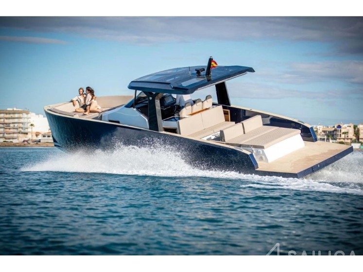 Tesoro T40 - Yacht Charter Sailica