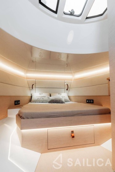 Tesoro T40 - Yacht Charter Sailica